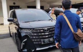 Plat Mobil Mensos Diduga Kadaluarsa Jadi Sorotan (Media Suara Gong)