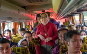 Bupati Lumajang Memberangkatkan Peserta Mudik Gratis 2025