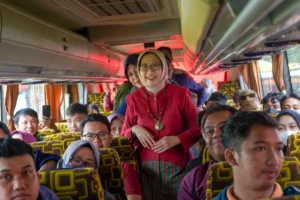 Bupati Lumajang Memberangkatkan Peserta Mudik Gratis 2025