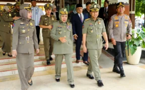 Gubernur Khofifah Minta Kuatkan Etos Kerja, Lindungi dan Layani Masyarakat Jawa Timur
