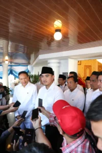 Ketua Umum Partai Solidaritas Indonesia (PSI), Kaesang Pangarep, melakukan kunjungan silaturahmi ke rumah dinas Wali Kota Malang, Wahyu Hidayat, Jumat pagi (25/4/2025).