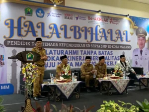 Wali Kota Malang, Wahyu Hidayat, bersama Wakil Wali Kota Ali Mutohirin, menggelar acara halal bihalal bersama para guru dan tenaga kependidikan (tendik) dari tingkat SD hingga SMP, Gedung Islamic Center Kota Malang, Senin (28/04/2025),