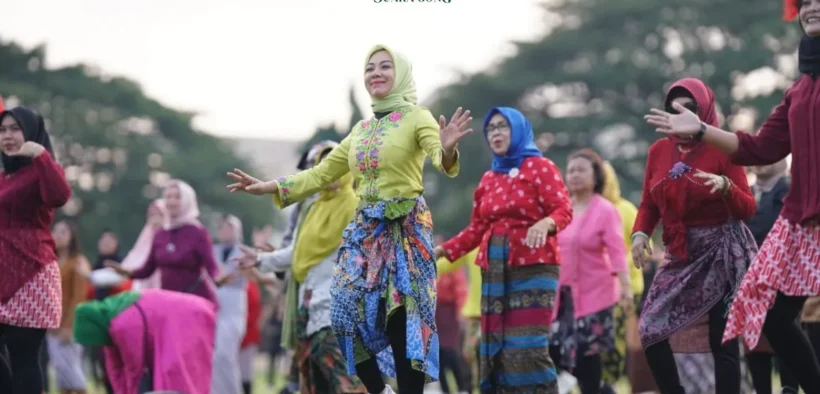 Ketua TP PKK Kota Probolinggo Dorong Perempuan Bangkit Lewat Semangat Kartini dalam Senam Ceria Berkebaya