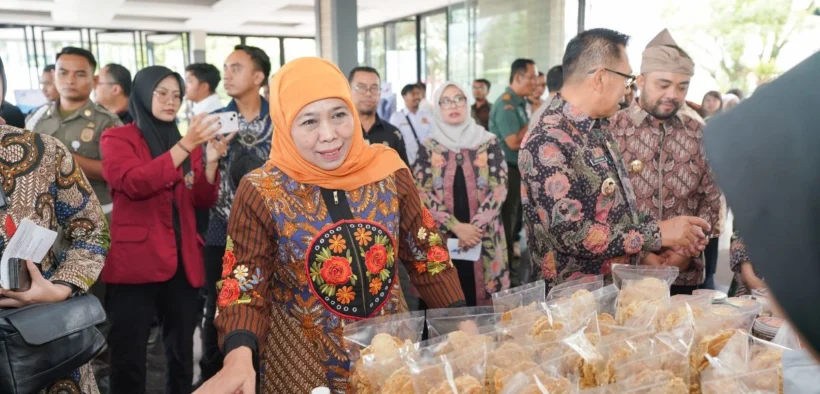 Khofifah serahkan KIP Putri Jawara di Batu (Foto oleh: Wahyu)
