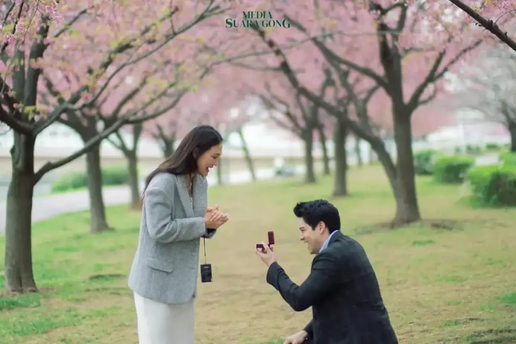 Maxime Bouttier Lamar Luna Maya di Jepang