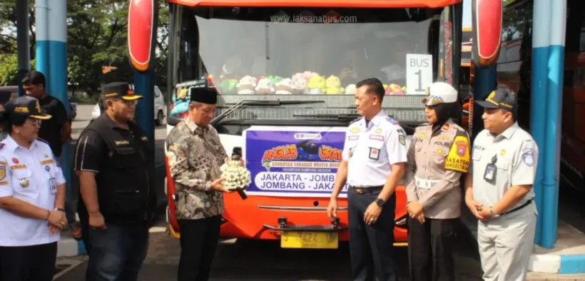 Pemerintah Kabupaten Jombang melalui Dinas Perhubungan berangkatkan Angkutan Lebaran (Angleb) gratis Arus Balik bagi para pemudik asal Jombang