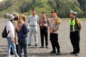 Gunung Bromo Ramai saat Lebaran, Polisi Siaga Jaga Keamanan