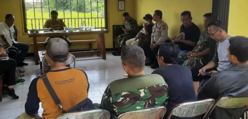Koramil 0820/12 Kraksaan menunjukkan turut hadirI Rapat persiapan panen raya serta Zoom Meeting bersama Presiden Republik Indonesia.