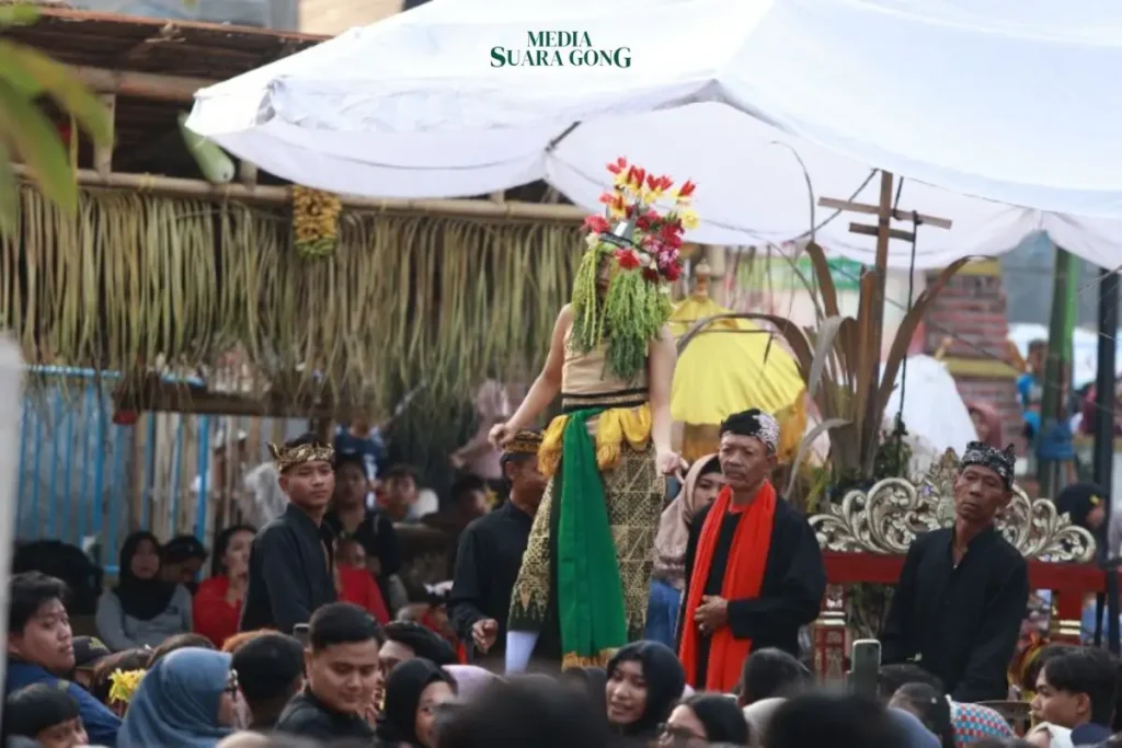 Tradisi sakral Seblang Olehsari kembali digelar oleh warga Desa Olehsari, Kecamatan Glagah, Banyuwangi, diyakini sebagai ritual bersih desa