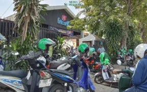 Parkir kendaraan di depan Mie Gacoan di Jalan Suroyo, Kota Probolinggo, jadi perhatian serius Wali Kota Probolinggo, dr. Aminuddin