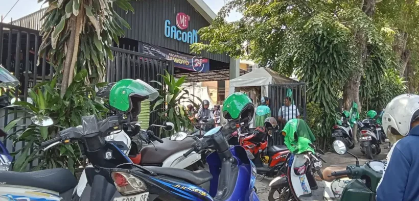 Parkir kendaraan di depan Mie Gacoan di Jalan Suroyo, Kota Probolinggo, jadi perhatian serius Wali Kota Probolinggo, dr. Aminuddin