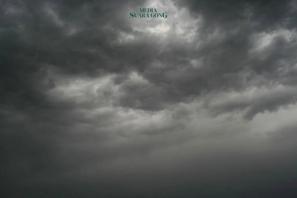 Waspada, Hujan Petir di 8 Kota Besar Indonesia Hari Ini