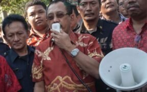Armuji Wakil Wali KOta Surabaya yang dilaporkan Perusahaan dengan UU ITE (TEMPO/Fully Syafi)