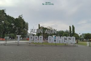 Tulisan Ikonik Neon Box di Alun Alun Kota Probolinggo Rusak
