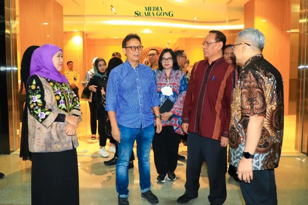 Gubernur Khofifah Indar Parawansa melakukan audiensi bersama Menteri Kesehatan (Menkes) RI Budi Gunadi Sadikin untuk membahas kesiapan  RSPPU