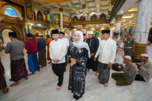 Gubernur Khofifah Lakukan ziarah ke Syaikhona Kholil Bangkalan
