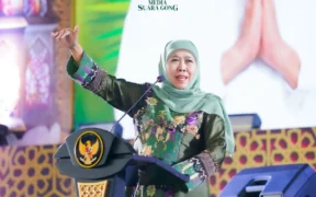 Gubernur Khofifah bersama Wakilnya Emil menghadiri acara Halal Bihalal yang diikuti oleh sekitar 8.000 insan Pelaku UMKM dan BUMD