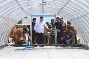 Bupati Malang Resmikan Edukasi Garam dan Panen 5 Ton Garam
