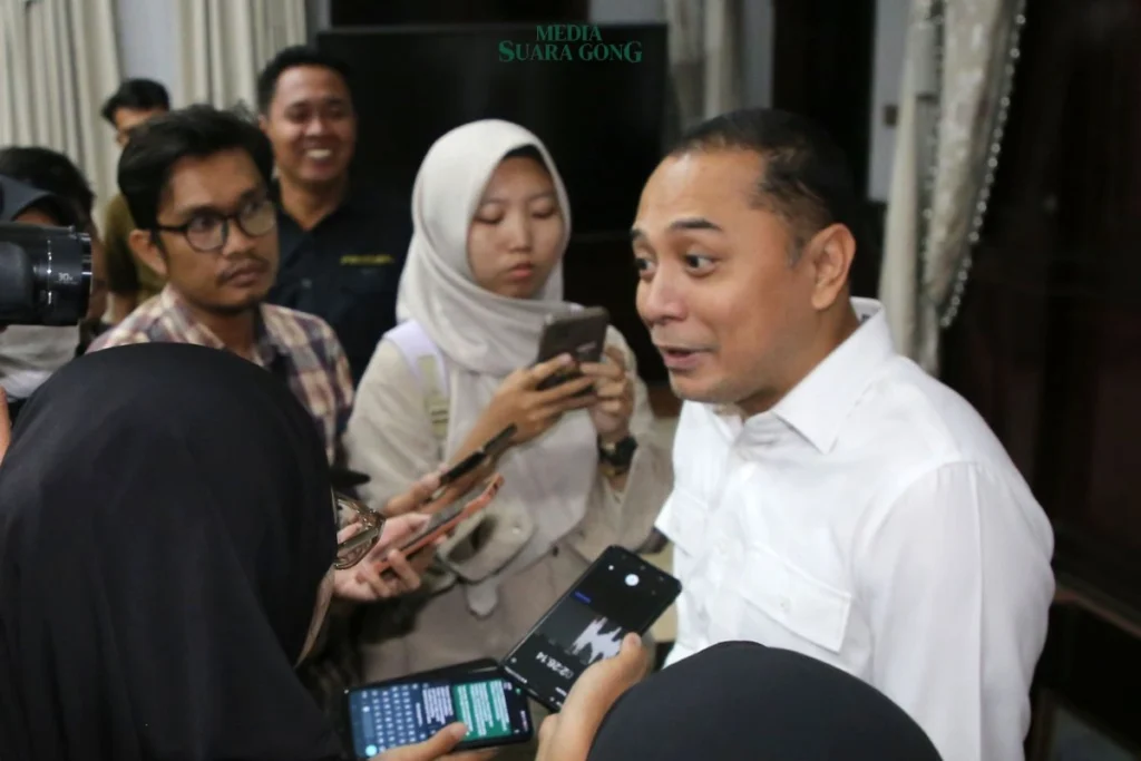 Wali Kota Surabaya Ancam Cabut Izin Usaha Perusahaan yang Tahan Ijazah Pekerja