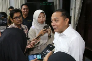 Wali Kota Surabaya Ancam Cabut Izin Usaha Perusahaan yang Tahan Ijazah Pekerja