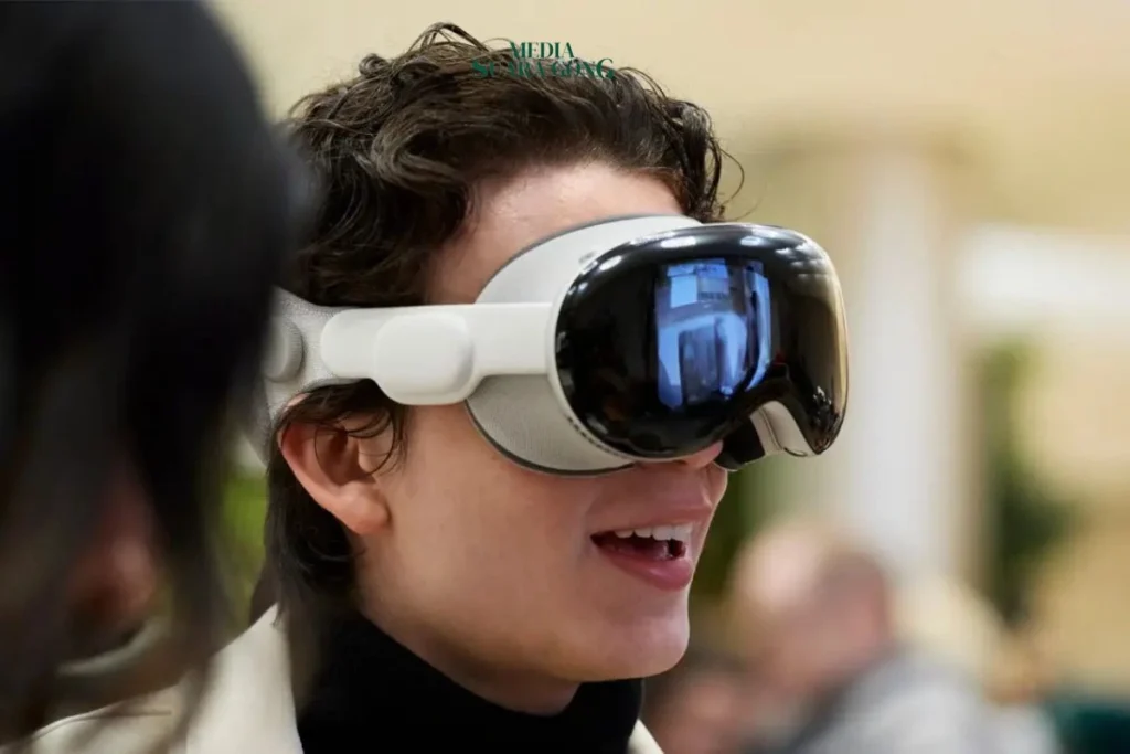 Apple dikabarkan tengah menyiapkan versi terbaru dari headset realitas campuran (AR/VR) Vision Air, Diklaim Desainnya lebih ringan