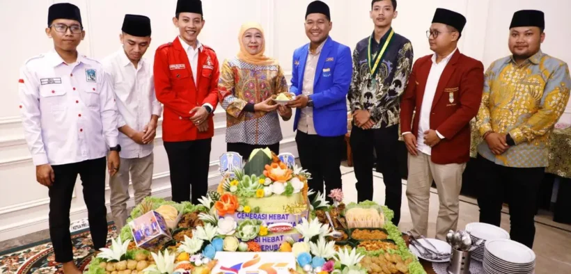 Memperingati Harlah ke - 65 organisasi Pergerakan Mahasiswa Islam Indonesia (PMII) Gubernur Khofifah menggelar syukuran bersama Cipayung Plus