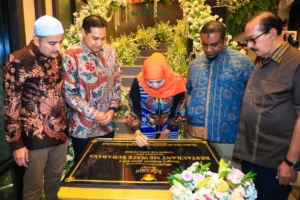 Gubernur Khofifah Resmikan Me’nate Steak & Seafood: Destinasi Kuliner Halal Surabaya