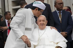 Menang Berduka, Menag Kenang Momen Cium Kening Paus Fransiskus