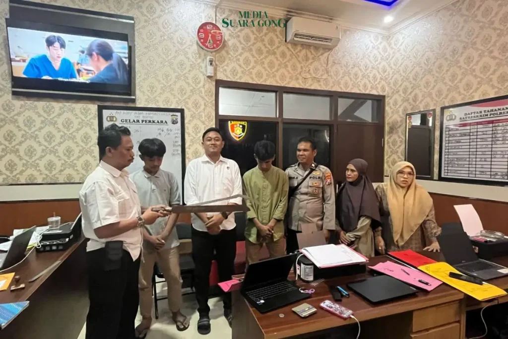 Viral Aksi 2 Remaja Bersajam Diduga Gangster Diamankan Polres Lamongan