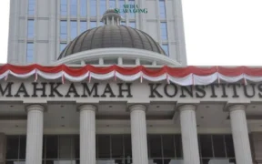 Undang-Undang (UU) TNI hasil revisi kembali digugat ke Mahkamah Konstitusi (MK) oleh 2 mahasiswa sebagai pemohon