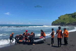 Sinergi Kemanusiaan Warnai Pencarian Korban Laka Laut di Pantai Bambang Lumajang