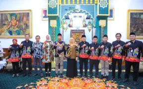 Gubernur Khofifah Apresiasi KPU dan Bawaslu Jatim