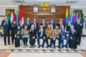 Gubernur Khofifah Apresiasi Terpilihnya Prof Madyan Sebagai Rektor UNAIR 2025–2030