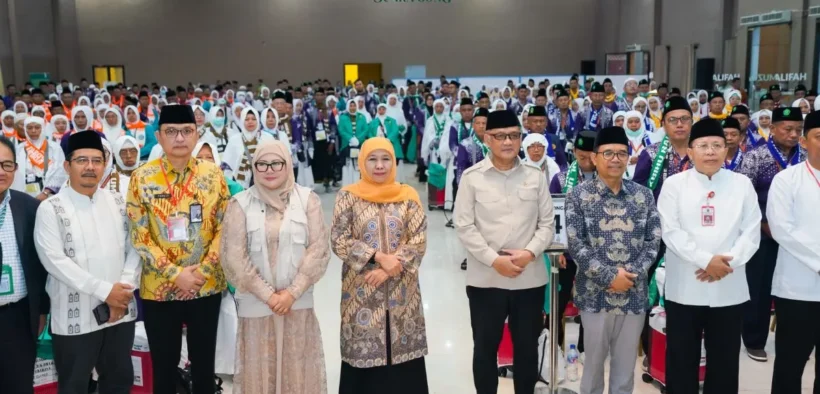 Gubernur Khofifah Lepas Kloter Pertama Jemaah Haji Embarkasi Surabaya