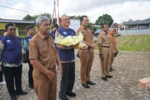 Ft : Tim Penilai Lapang saat melakukan penilaian di Desa Karang Anom Kecamatan Durenan Kabupaten Trenggalek (Mil/Pers)