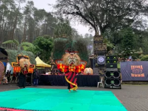 Pertunjukan Seni Bela Diri Silat dalam Acara Halal Bihalal dan Bakti Sosial PSHW, Kraton, Gunung Kawi (aye)