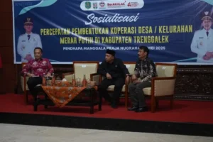 Sekda Edy saat memberikan sambutan dalam sosialisasi kesepakatan pembentukan Koperasi Merah Putih Desa/Kelurahan di Pendopo Manggala Praja Nugraha Trenggalek (Mil/Pers)