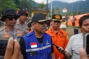 Sekda Trenggalek Edy Soepriyanto saat menyampaikan semua korban Tanah longsor di Desa Depok Bendungan ditemukan