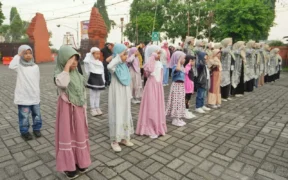 Wali Kota Mojokerto melepas keberangkatan TK Muslimat Kota Mojokerto untuk ikuti ajang Kreativitas PAUD se-Jawa Timur 2025