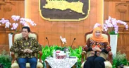 Khofifah bertemu dengan perwakilan ITS (Foto oleh: Wahyu)