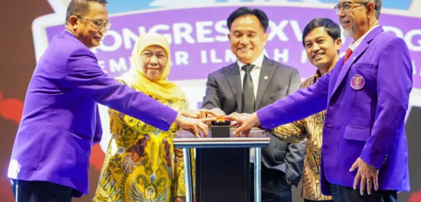 Khofifah dan Yusril Ihza Mahendra dalam Kongres Dokter Gigi Nasional (Foto oleh: Wahyu)