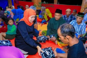 Longsor Trenggalek, Khofifah Serahkan Bantuan Logistik