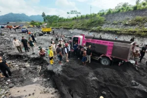 Pemkab Lumajang Tanggap Darurat Perbaiki Tanggul Sungai Bondeli yang Rusak