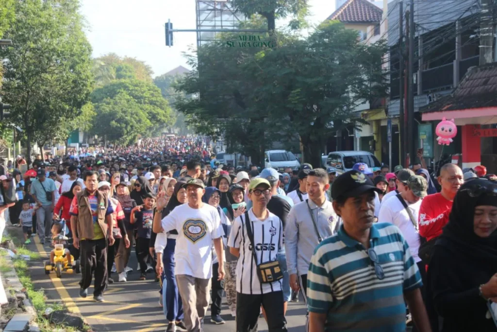 Ribuan Warga Jember Meriahkan Jalan Sehat May Day 2025