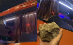 Usai Kalah dari Persik Kediri, Aremania Lempari Batu ke Bus Pemain
