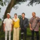 Novita Hardiny, istri Bupati Trenggalek sekaligus anggota Komisi VII DPR RI Mengundang Pemilik pusat oleh-oleh Krisna Bali, Gusti Ngurah Anom