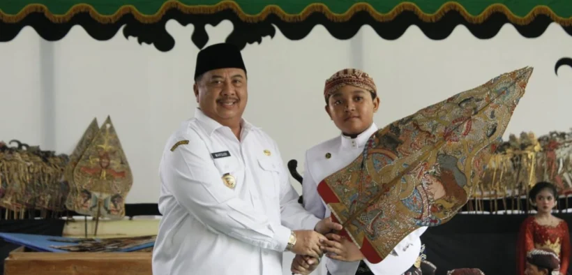 Bupati Warsubi Kenalkan Wayang ke Pelajar