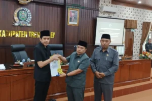 Rapat Paripurna, Pansus DPRD Sampaikan Laporan LKPJ Bupati Trenggalek Tahun 2024