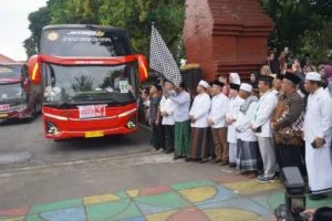359 Jamaah Calon Haji Asal Trenggalek 2025 Diberangkatkan