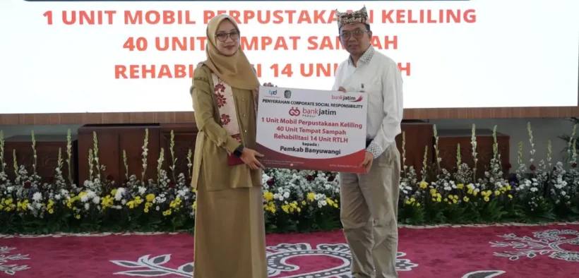Dukung Literasi dan Kesejahteraan Masyarakat, Bank Jatim Serahkan bantuan program CSR kepada Pemerintah Kabupaten Banyuwangi